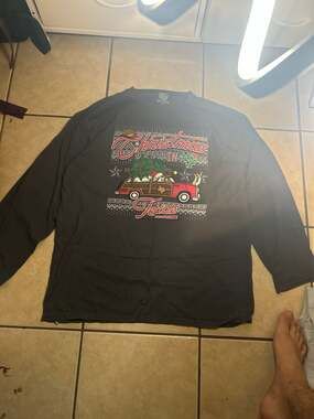 Buc-ee's Christmas in Texas Gray Long Sleeve Graphic T-Shirt XL